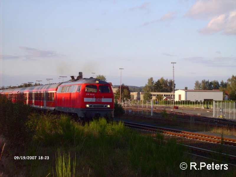 218 141-0 verlsst Wiesau/Oberpfalz mit ein RE Regensburg. 19.09.07