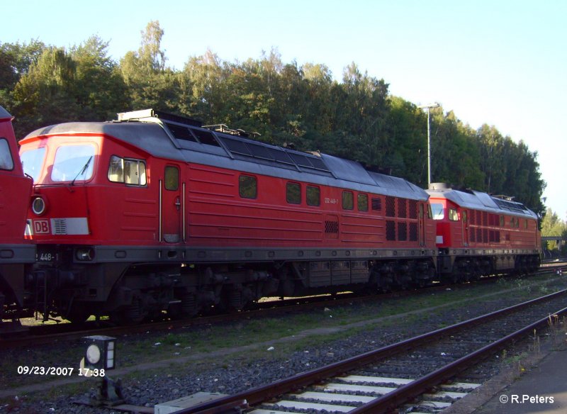 232 448-1 zugeparkt von zwei Schwester Maschinen in Marktredwitz. 23.09.07