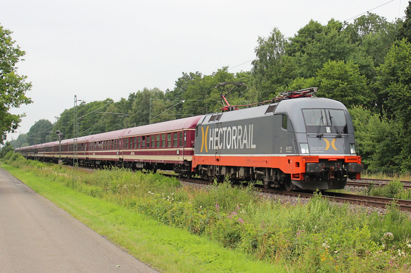 242 517 Ist Mit Einen Sonderzug Am Haken Auf Den Weg Nach Hamburg Zum Schlagermove Bahnfotokiste Startbilder De