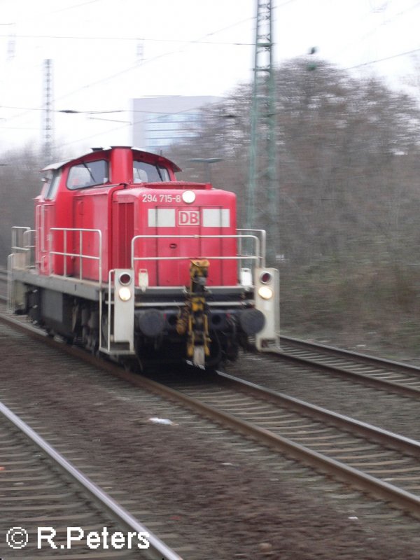 294 715-8 rollt solo durch Dsseldorf. 06.01.06