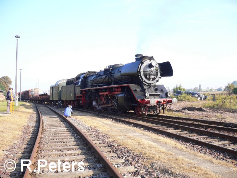 41 1231 zieht den Fotogterzug im BW Stafurt.