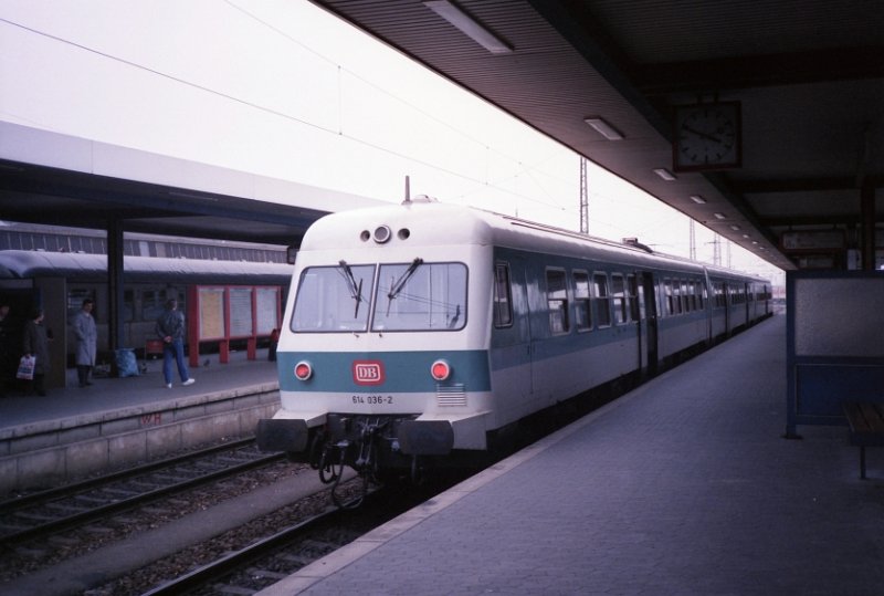 614 036-2 in Nrnberg Hbf Februar 1989.