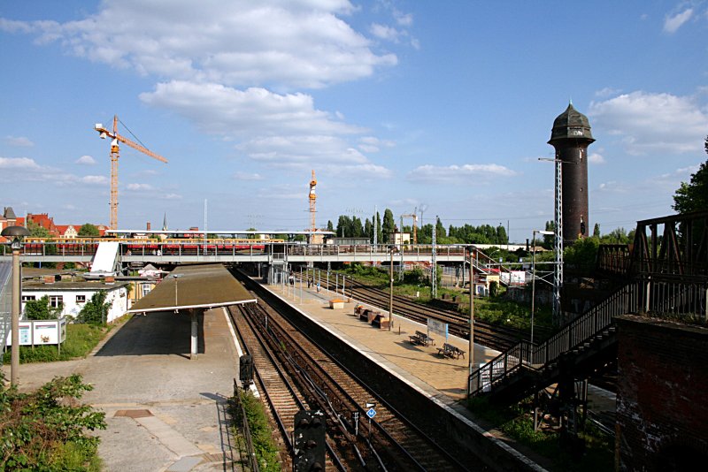 Blick vom Bahnsteig 3 auf die unteren. Im Hintergrund die Querbahnsteige u.a. f�r die Ringlinie (Baustelle Berlin Ostkreuz, 10.05.2009).