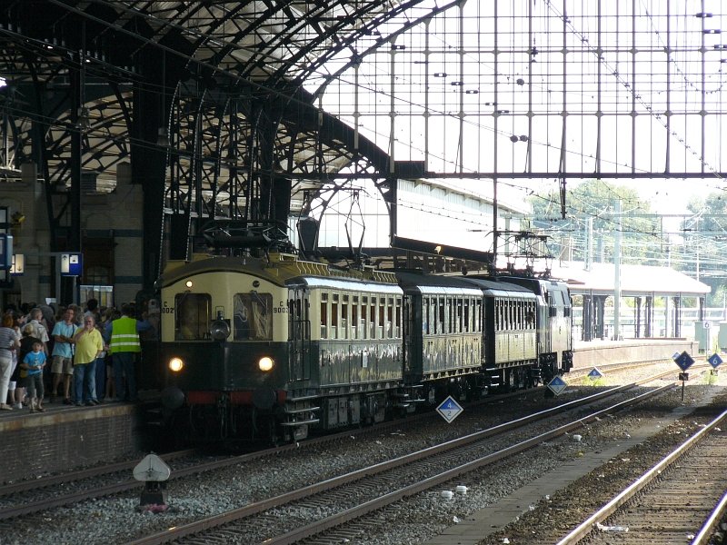 C 9002 mit der Nahme  Jaap  wegen Bahnhoffest 100 Jahre Bahnhofsgebaude Haarlem in Haarlem 30-08-2008. 
