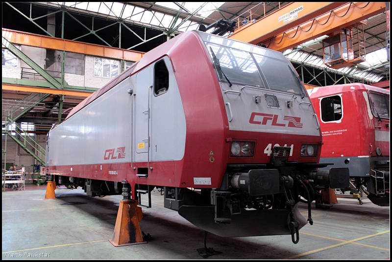 CFL 4011 muss neue Rads�tze erhalten um dann wieder ihren Dienst zu verrichten. Im Werk werden auch die Loks von ausl�ndischen und privaten EVU gewartet (Tr�gt Namen und Wappen der Stadt  Ettelbruck , NVR-Nummer: 91 82 000 4011-4, 80 Jahre Werk Dessau, Dessau-S�d 12.09.2009)