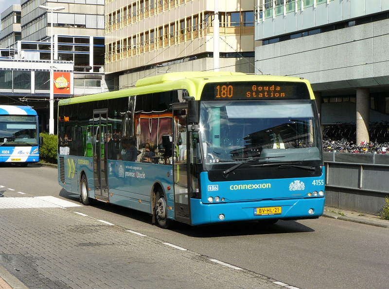 Connexxion 4155 Typ VDL Berkhof Ambassador 200 Baujahr 2008, Stationsplein Utrecht 08-10-2009.