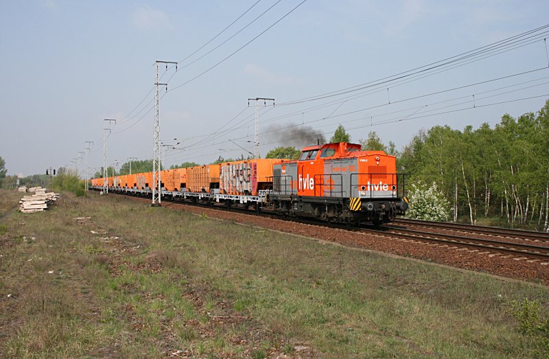 Das hab ich jetzt nur in die Sichtungsbilder aufgenommen weil die hvle V160.2 so eine sch�ne Abgaswolke ausst��t (Berlin Wuhlheide, 23.04.2009).