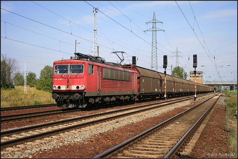 DB 155 256-1 mit Seitenschiebewandwagen (Berlin Sch�nefeld, 15.08.2009 - Update: In Leverkusen-Opladen am 05.11.2013 zerlegt)