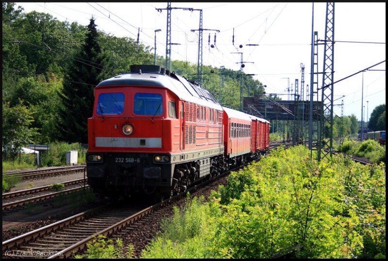 DB 232 568-6 mit dem Hilfszug aus Seddin unterwegs nach Spandau einem IC helfen (NVR-Nummer 92 80 1232 568-6 D-DB - ex DR 132 568-7, ex DR/DB 232 568-6, gesehen Berlin Wannsee 19.06.2009)