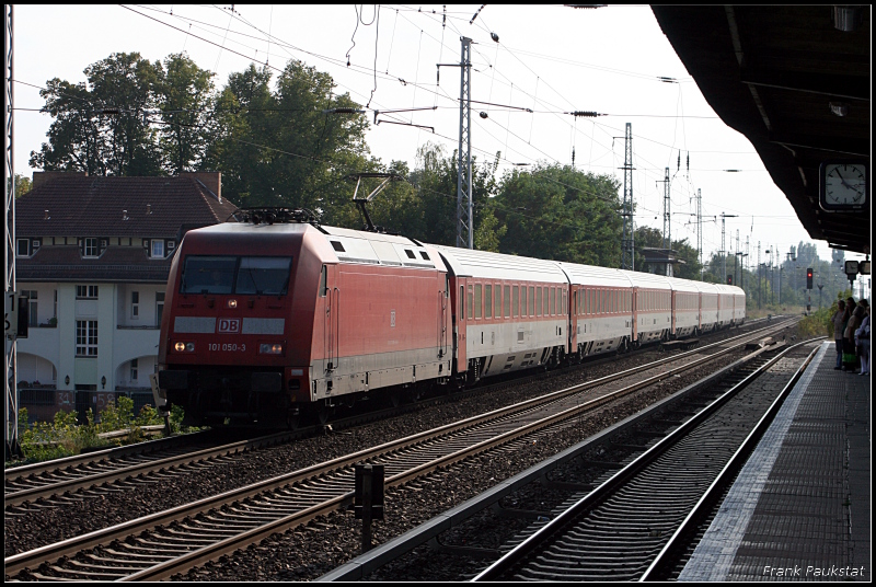 DB Fernverkehr 101 050-3 mit dem IC nach Ostseebad Binz (Berlin Karow 16.09.2009)