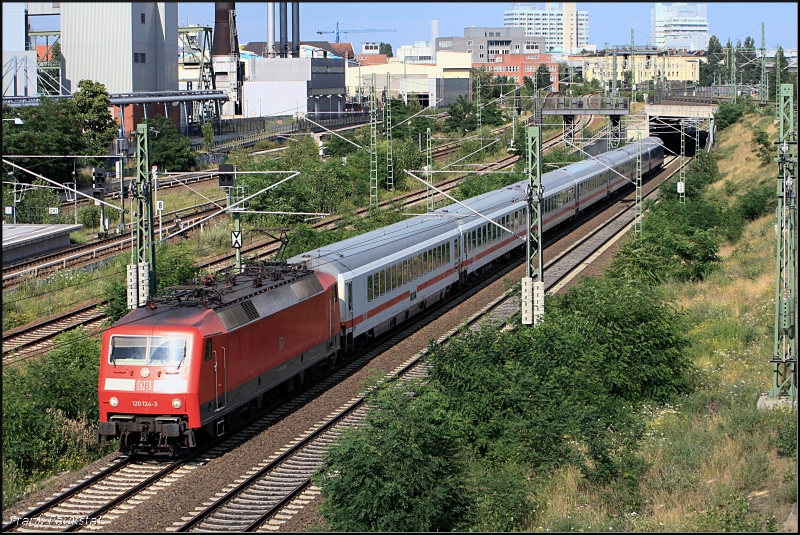 DB Fernverkehr 120 124-3 mit einem IC (Berlin Westhafen, 05.07.2009)
<br><br>
Update: ++ 04/2018 bei Bender, Opladen