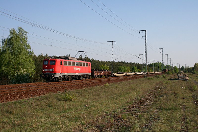 DB Schenker 140 070-4 mit einem gem. G�terzug (Berlin Wuhlheide, 25.04.2009)
