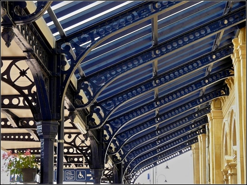 Die sch�n restaurierte Marquise des Bahnhofs von Arlon. 21.06.08 (Jeanny)