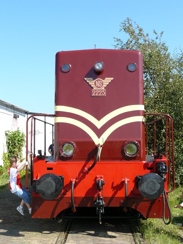 Diesellok 2225 in Haarlem am 30-08-2008.