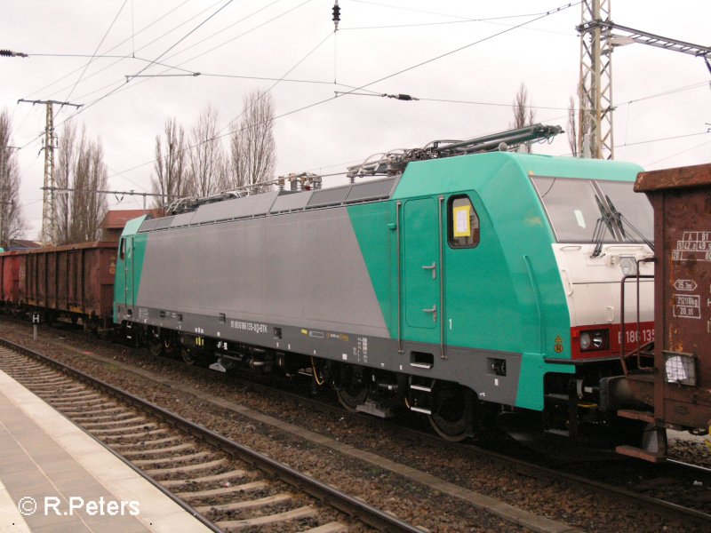 E186 135 ist eine von 5 Loks die zur berfhrung nach Polen in Frankfurt/Oder warten. 07.02.08