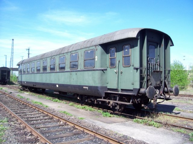 Ein unbekannter y-Eilzugwagen 2. Klasse der Museumseisenbahn in Hanau (Hanau, 15.04.2007)