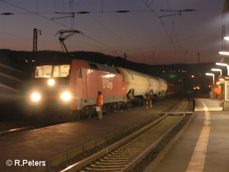 Eine 152iger mit gemischten Gterzug in Lorch am Rhein. 12.02.08