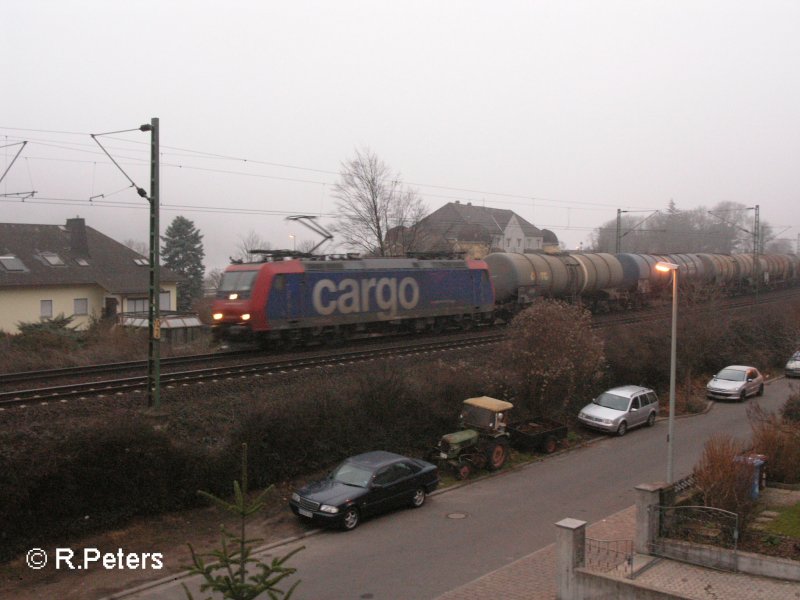 Eine Unbekannte 482 durchfhrt Assmanshausen mit ein Kesselzug. 14.02.08