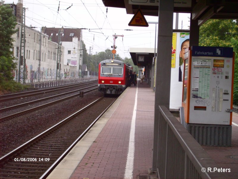 Eine X-garnitur auf der S8 hat Dsseldorf-Vlklingerstrasse erreicht. 01.08.06