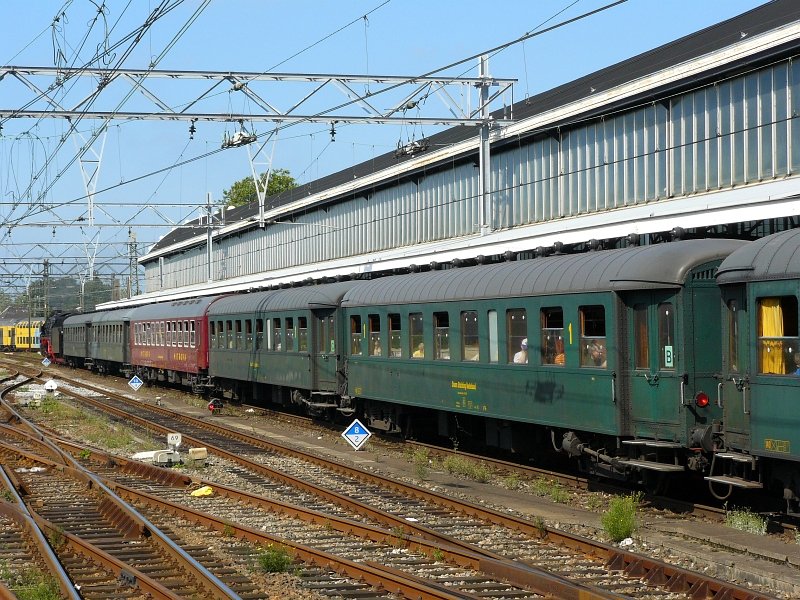 Ex-NMBS Wagen der SSN (Stoom Stichting Nederland) als Sonderzug in Haarlem am 30-08-2008.