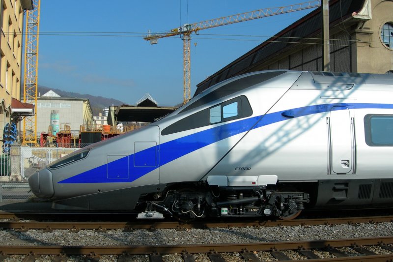 H�ssliches Entlein, nun geschminkt, wirkt immer noch nicht �berzeugend...
Vevey, 15.11.2008 