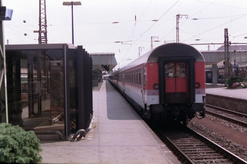 Intercity-Wagen in damalige Farbe Mnster Hbf 04-08-1992.