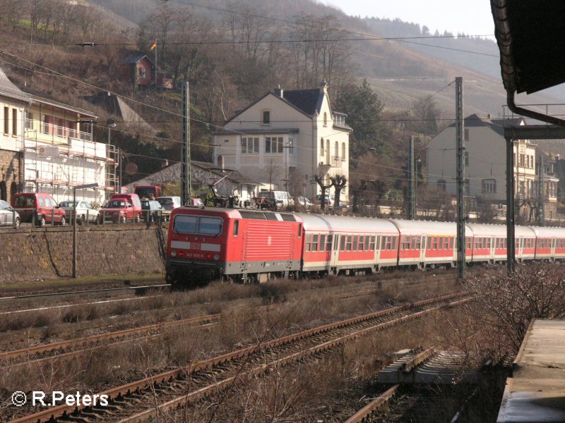 Nachschuss von 143 125-3 die ihre RB aus dem Bahnhof schiebt. 12.02.08