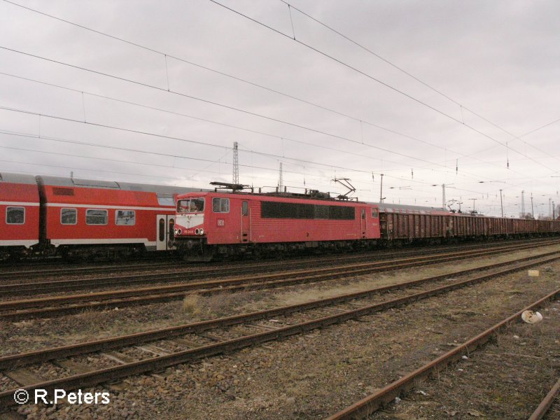 Noch ein Bild von 155 214-0 mit ihren Kohlezug bei durchfahrt in Eisenhttenstadt. 06.02.08