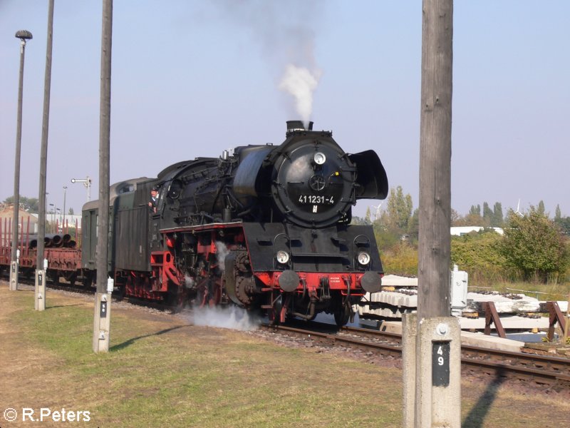 Noch einmal verrichtet 41 1231 ihrne Dienst vor dem Fotogterzug. 