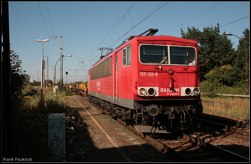 RAILION Logistics 155 120-9 mit einem Langschienentransport (Wustermark-Priort, 20.08.2009)
<br><br>
Update: 12.02.2015 in Opladen verschrottet