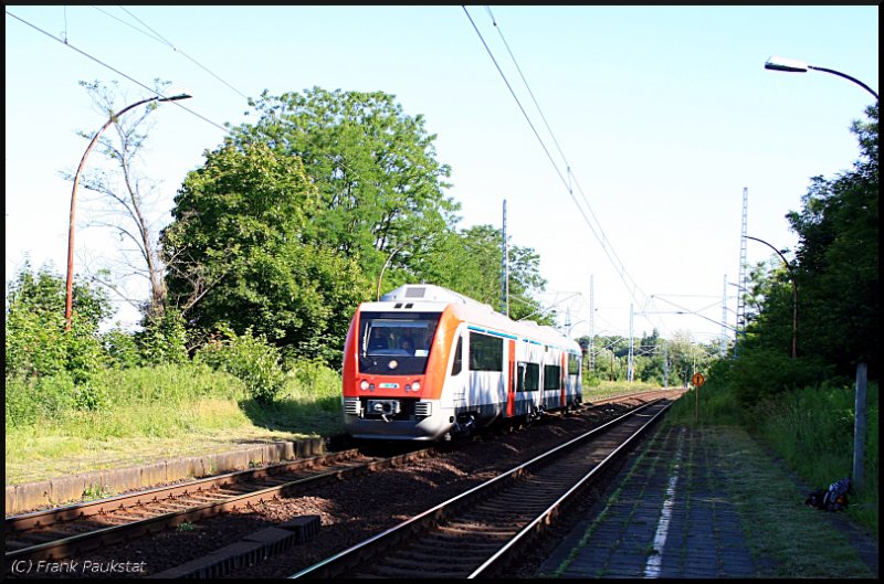 RMV/Vias VT 123 / 615 123-6 auf Testfahrt? Die vielen Leute im F�hrerstand k�nnten darauf hinweisen. Jedenfalls ist es ein neuer ITINO D in der Fahrzeugflotte von Vias (Marquardt, 17.06.2009).