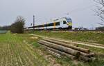 Auf dem Weg von Venlo/Niederlande nach Hamm (Westfalen) haben der ET 7.12 und ein ET 6 der Eurobahn am 16.03.2022 den Bahnhof Boisheim verlassen