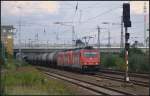 HGK 185 587 mit 185 589 und kalt dahinter HGK 2066 mit einem Kesselzug (gesehen 11.09.2011 Berlin Sch�nefeld Flughafen)