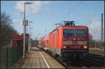 DB Regio 143 566-8 in Nuthetal-Saarmund am 25.02.2012 mit der RB22 nach Sch�nefeld Flughafen.