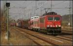 DB Schenker 155 073-0 mit einem gemischtem G�terzug, in dem neben einem Regio-Steuerwagen auch etliche G�terwagen mit einem  Z  gekennzeichnet waren (gesehen Potsdam-Golm 14.04.2012)