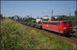 DB Schenker 151 149-2 mit Stahlbrammen am 18.06.2012 in Berlin Bornholmer Stra�e
