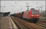DB Schenker 145 014 mit Schotter am 03.04.2013 in Berlin Sch�nefeld Flughafen