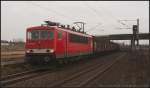 DB Schenker 155 268-6 legt sich am 26.11.2011 bei Schkeuditz West mit ihrem Coil-Zug in die Kurve
<br><br>
- Update: ++ 25.09.2014 bei Bender zerlegt