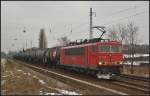 DB Schenker 155 120 mit einem Kesselwagenzug am 12.02.2013 H�he Berlin-Karow    Update: 12.02.2015 in Opladen verschrottet