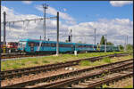 Arriva 845 303 / 945 303 fuhr als S in den Bahnhof von Jaroměř ein.

Jaroměř, 21.05.2022
[95 54 5 845 303-7 CZ-ARR]
