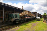 Ohne erkennbare Nummer stand dieser Schienenkran mit Gegenlastwagen auf einem Seitengleis im Eisenbahnmuseum Jaroměř.