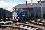 Überraschend wurde ČSD T 211.0066 gestartet und mit einem alten Halbgepäckwagen bis vor die Drehscheibe gefahren. Die Kleinlok produziert eine Abgaswolke wie eine große Diesellok.

Eisenbahnmuseum Jaroměř, 21.052022
