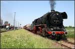 44 1486-8 mit dem Fotogterzug (NVR-Nummer 90 80 0 044 486-3 D-EFSFT, Dampflokfest im Traditionsbahnbetriebswerk Stafurt, gesehen Stafurt-Leopoldshall 05.06.2010)