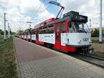 Stra�enbahn / Stadtverkehr; Halle;  Tatra T 4 DC 2x und B4DC 1221; von CKD/MGB in der Endhaltestelle Beesen in Halle am 30.06.2015.