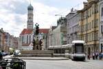 Stra�enbahn / Stadtverkehr Augsburg; w�hrend der Bauma�nahmen am K�nigsplatz wird die Stra�enbahn durch die Maximilianstra�e gef�hrt.