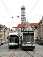 Stra�enbahn / Stadtverkehr  Augsburg;  City Flex Nr.879 und Combino Nr.823 am Ulrichsplatz in Augsburg am 23.08.2013.