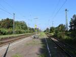 Bahnsteig Gleis 2 und 4 Bahnsteig Empel-Rees 02-09-2021.

Perron spoor 2 en 4 gezien in de richting Emmerich. Empel-Rees 02-09-2021.