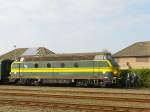 Zugpersonal mit NMBS Diesellok 6219 und M2-Wagen.