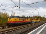 Bentheimer Eisenbahn Diesellok D20  Coevorden  (DB 221 147-2) bei Rangierfahrt in Bahnhof Bad Bentheim, Deutschland 02-11-2018.