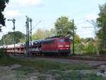 DB Cargo Lok 151 064-3 bei Bahnbergang Grenzstrae, Emsbren  13-09-2018.